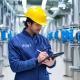 Tecnico Gami fa un sopralluogo all'interno di un'azienda cliente.