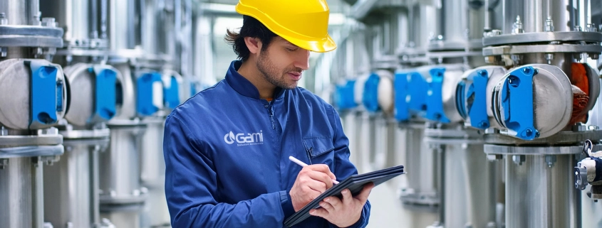 Tecnico Gami fa un sopralluogo all'interno di un'azienda cliente.