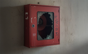 Cassetta idrante antincendio vandalizzata